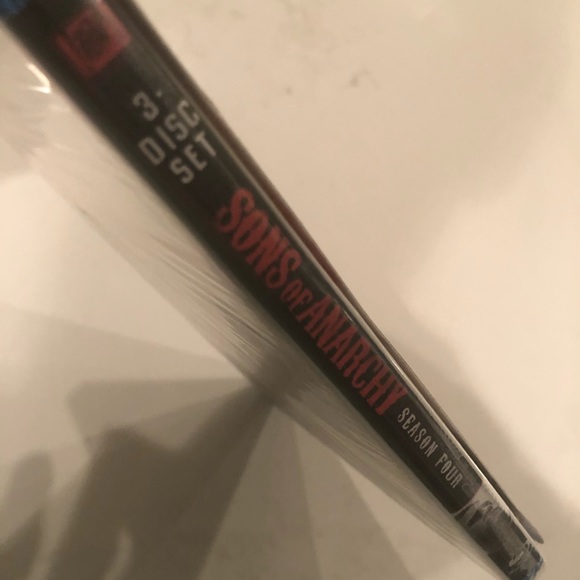 SONS OF ANARCHY Season 4 // Blu-Ray 3-Disc Set - Picture 5 of 8